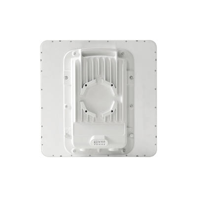 PTP-550 Hasta 1.36 GBps / 4910 - 6200 MHz / 802.11 AC Wave 2 MU-MIMO 4: 4x4 / BackHaul con Antena Integrada (Alta ganancia 23 dBi) (C050055H016A)