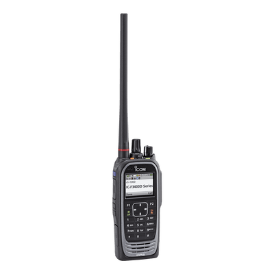 Radio digital NXDN con pantalla a color en la banda de VHF, rango de frecuencia 136-174MHz, 1024 canales, teclado DTMF, sumergible IP67, encriptación DES, GPS, bluethooth, grabador de voz. Batería, cargador, antena y clip incluidos.