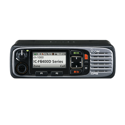 Radio móvil digital con pantalla a color de 1024 canales, en rango de 450-512MHz, GPS, y bluethooth. Incluye micrófono, cable de corriente y bracket.