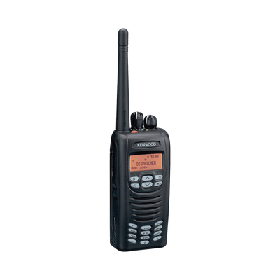 Digital, FM y mezclada, 5 Watts, VHF 136-174 MHz, 512 canales, con pantalla de 14 caracteres y teclado DTMF