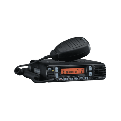 UHF 450-520 MHz, 30 Watts, 512 Canales. Opera en Modo Digital y FM Analógico. Incluye accesorios