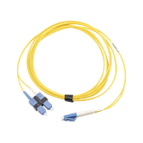 Jumper de Fibra Óptica Monomodo (OS2), XGLO, LC/UPC-SC/UPC Duplex, OFNR, Color Amarillo, 10 Metros