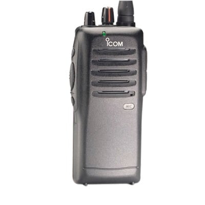 Radio portátil ICOM 148-174MHz 5W 2 canales. Incluye antena, batería y cargador