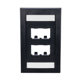 Placa de Pared Vertical Ejecutiva, Salida de 4 Puertos Mini-Com, Con Espacios Para Etiquetas, Color Negro
