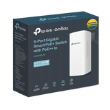 Switch PoE Omada Para Exterior / 1 Puerto PoE++ IN 802.3 af/at/bt / 4 Puertos PoE+ OUT Gigabit / Adminstración Centralizada Omada