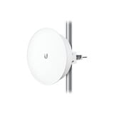 PowerBeam airMAX AC ISO hasta 450 Mbps, 5 GHz (5150 - 5875 MHz) con antena integrada de 25 dBi con aislamiento RF y radomo incluido